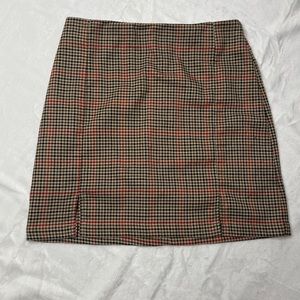Plaid mini skirt with slit